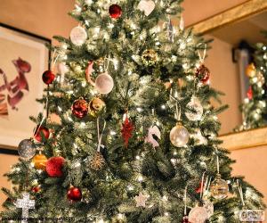 пазл Рождественская елка с украшениями